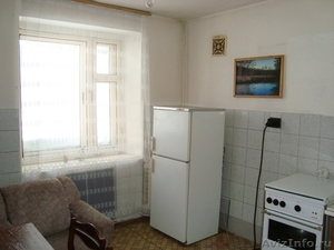 Продам трехкомнатную квартиру на Елизаровых, без посредников - Изображение #1, Объявление #225864